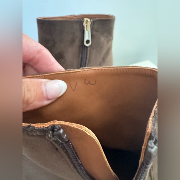 NWOT Castaner Brown Velvet Bootie size 39 - Picture 9 of 10